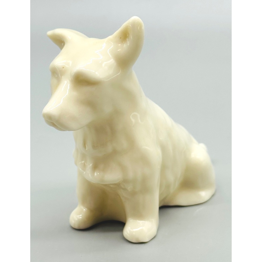 Belleek Figurine Irish Terrier Dog Sitting‎ Cream Parian China 6th Mark Green